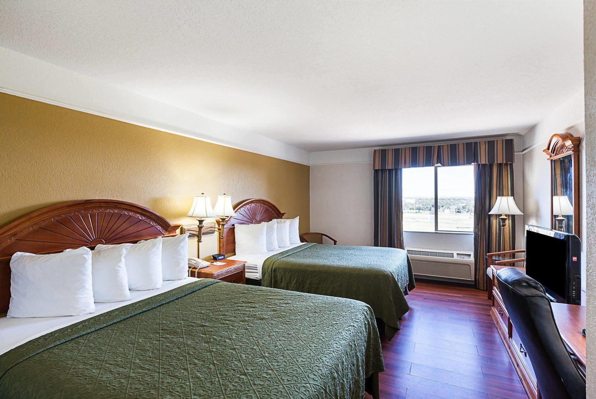 Quality Inn & Suites Seaworld North San Antonio Esterno foto